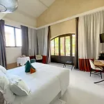 Aux Ducs De Sienne Hotel 4*