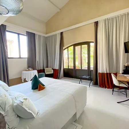 Aux Ducs De Sienne Hotel 4*