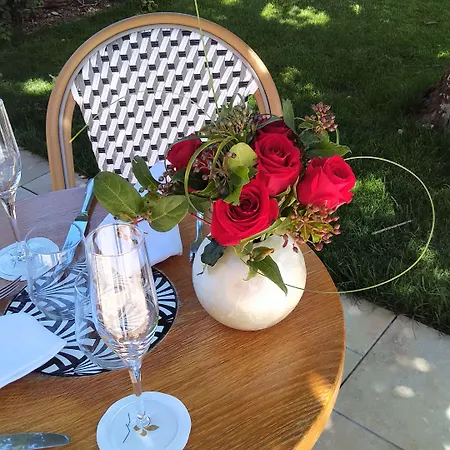Hotell Aux Ducs De Sienne Montagne (Gironde)