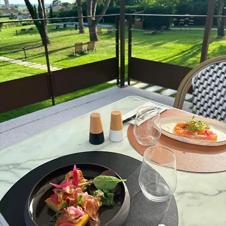 Aux Ducs De Sienne Hotel 4*
