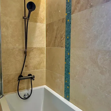 Hotell Aux Ducs De Sienne