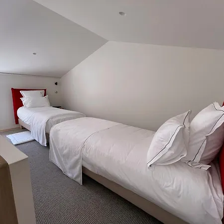 Hotell Aux Ducs De Sienne Montagne (Gironde)