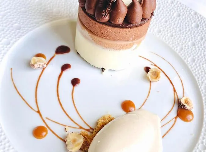 Hotell Aux Ducs De Sienne Montagne (Gironde)