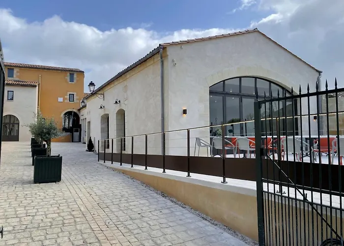 Aux Ducs De Sienne Hotell 4*