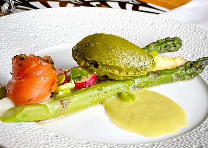 מלון Aux Ducs De Sienne מונטן