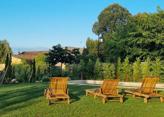 Hotell Aux Ducs De Sienne 4*