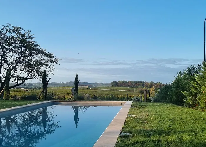 Hotell Aux Ducs De Sienne Montagne (Gironde)