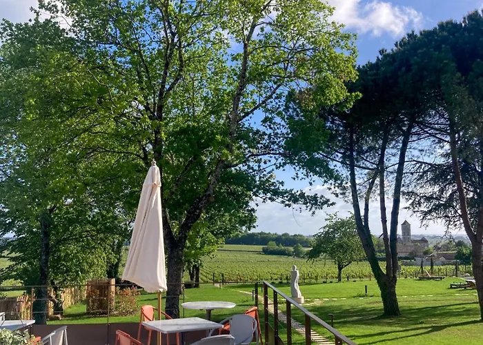 Hotell Aux Ducs De Sienne Montagne (Gironde)